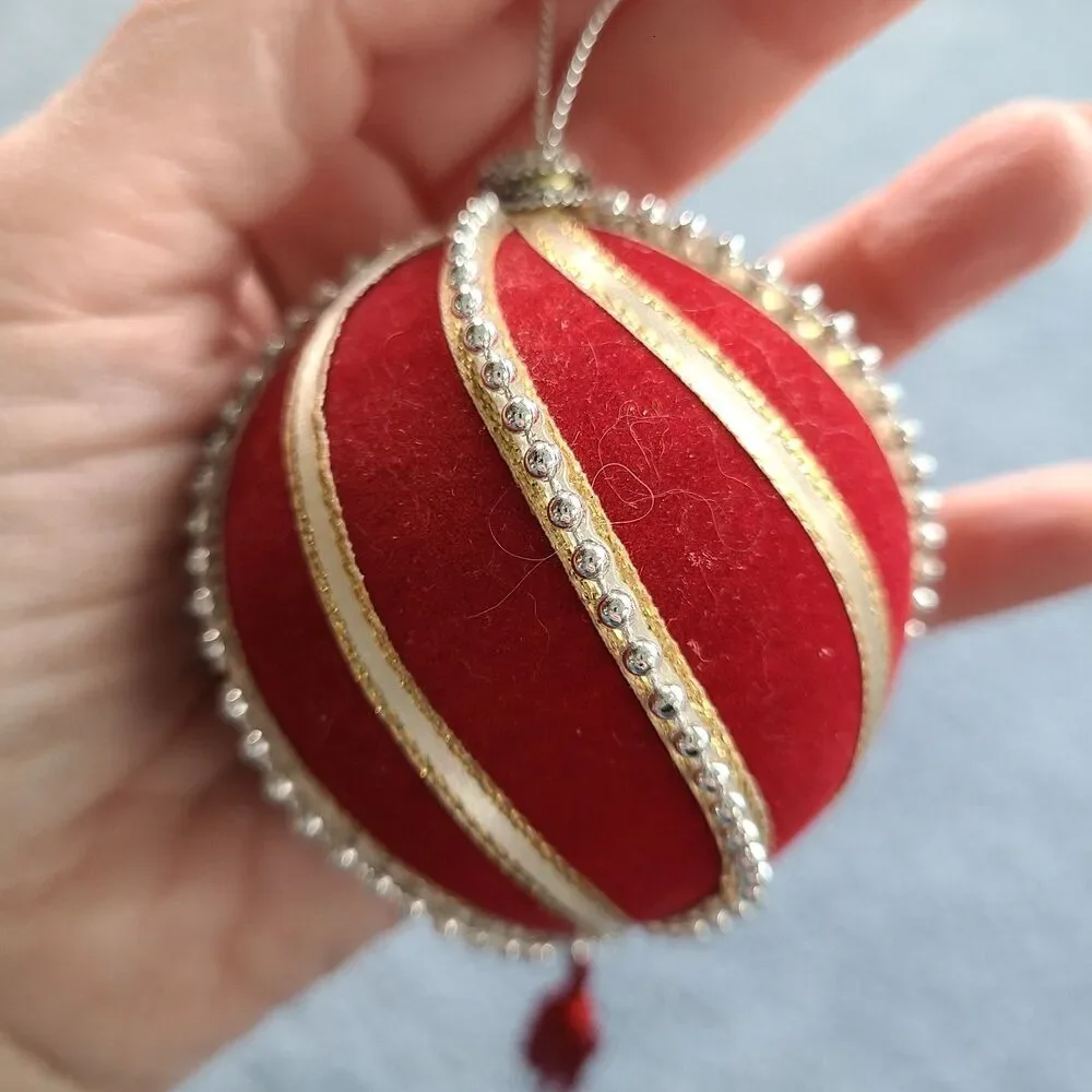 Vintage Avon Gift Collection 2001 Radiant Holiday Ornaments Ruby And Ivory